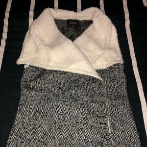 💙 𝟻/$𝟸𝟻 💙 Active USA Jacket with no sleeves